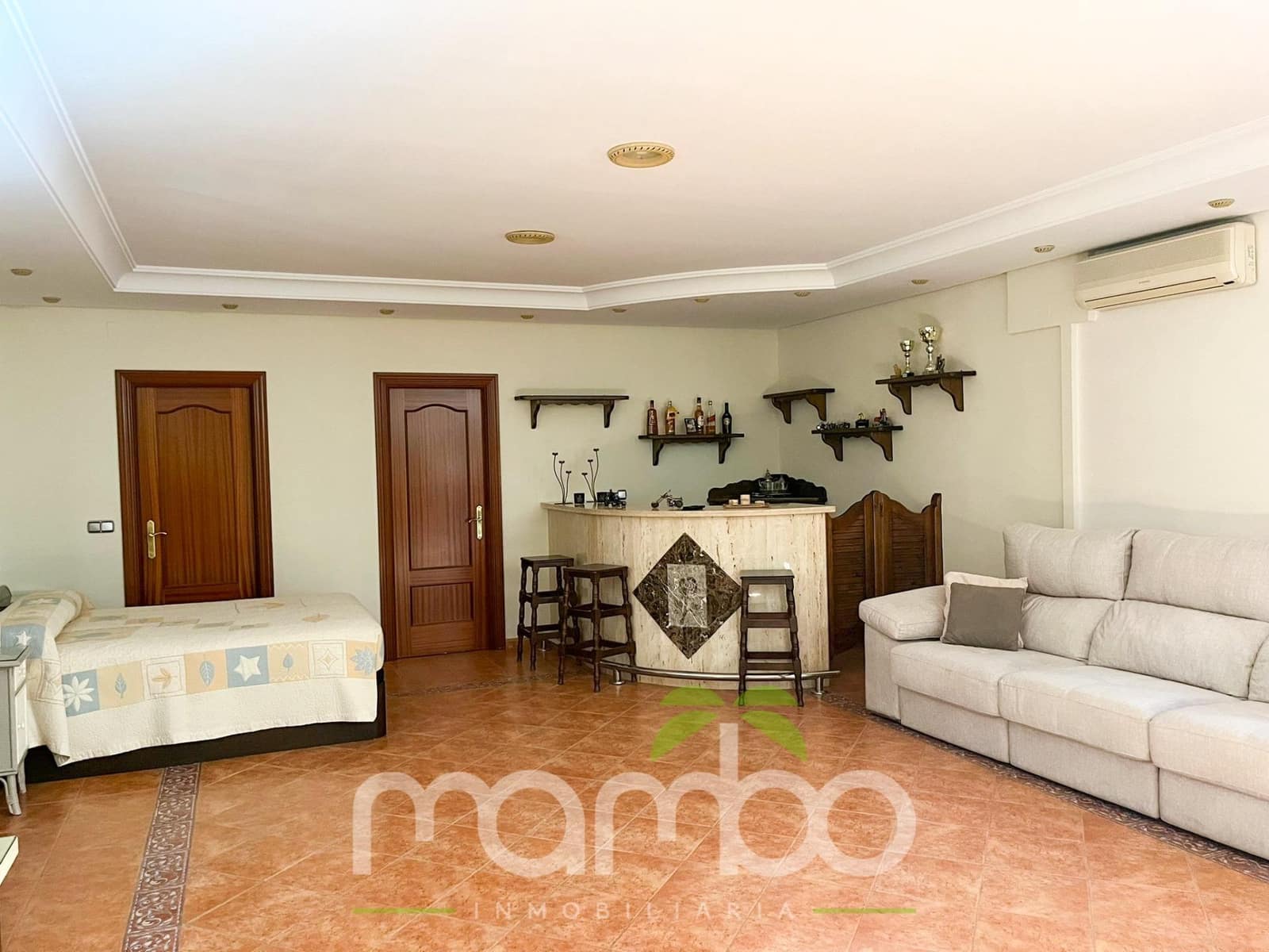 4 soveværelse Rækkehus til salg i Torre del Mar med swimmingpool garage - € 650.000 (Ref: 9484018)