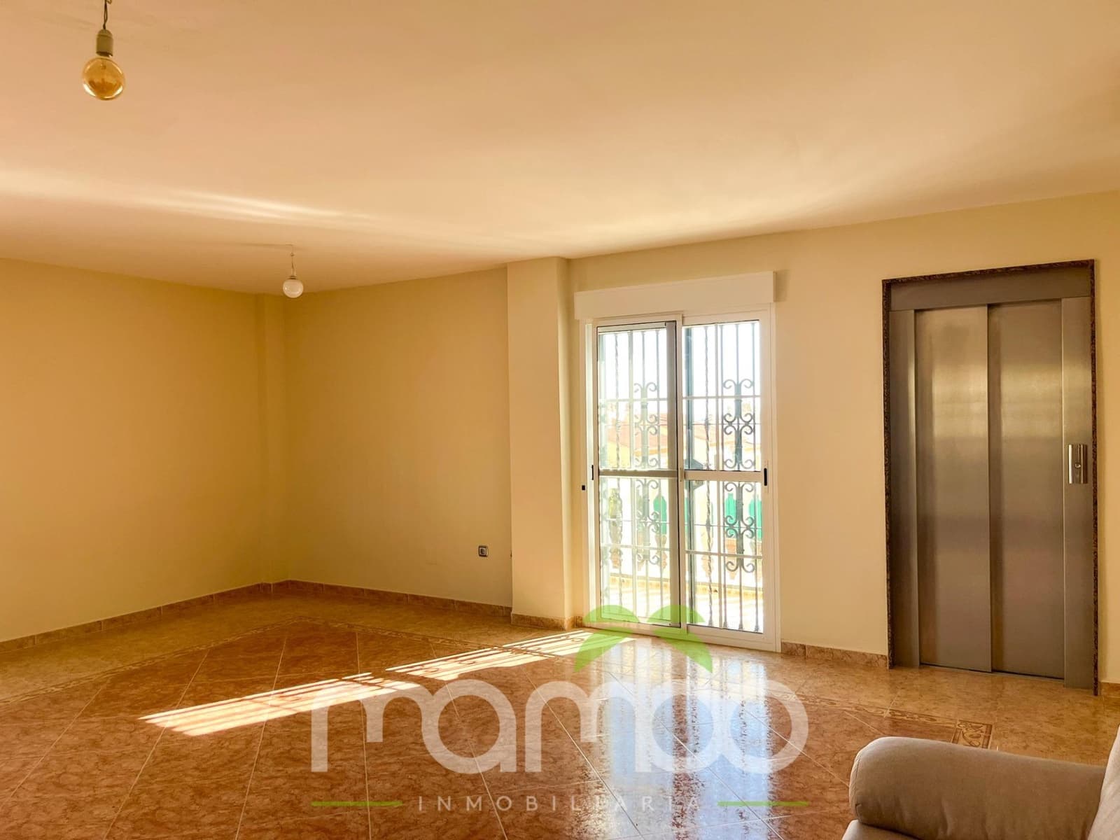 4 soveværelse Rækkehus til salg i Torre del Mar med swimmingpool garage - € 650.000 (Ref: 9484018)