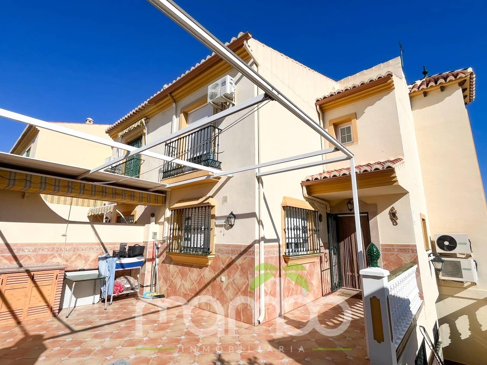 4 soveværelse Rækkehus til salg i Torre del Mar med swimmingpool garage - € 650.000 (Ref: 9484018)