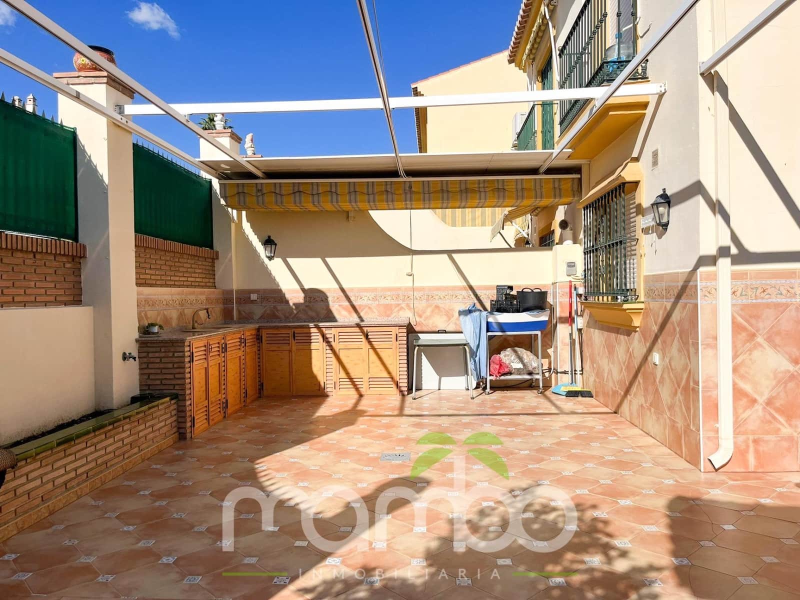4 soveværelse Rækkehus til salg i Torre del Mar med swimmingpool garage - € 650.000 (Ref: 9484018)