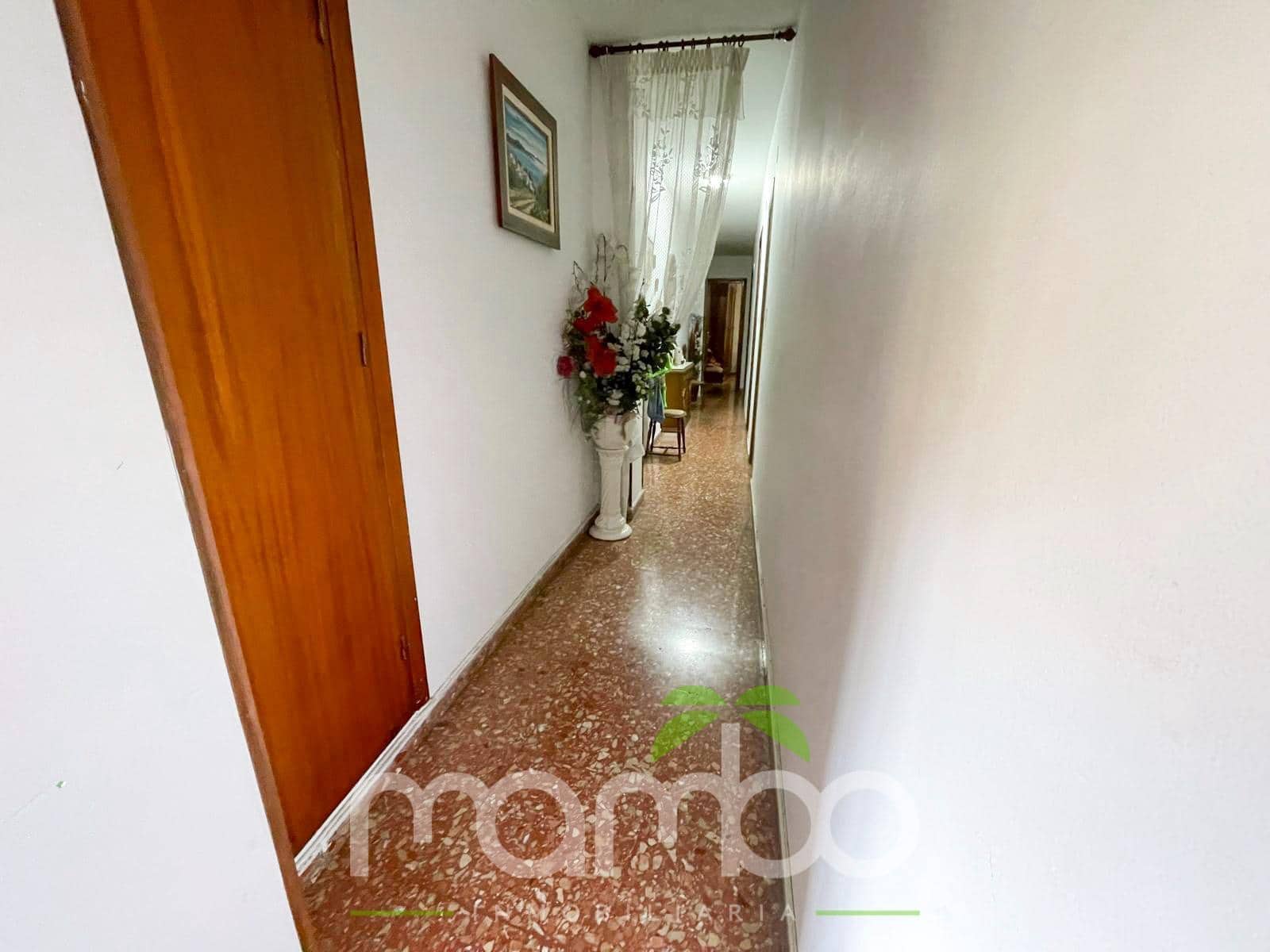 4 bedroom Flat for sale in Velez-Malaga - € 225,000 (Ref: 9484022)