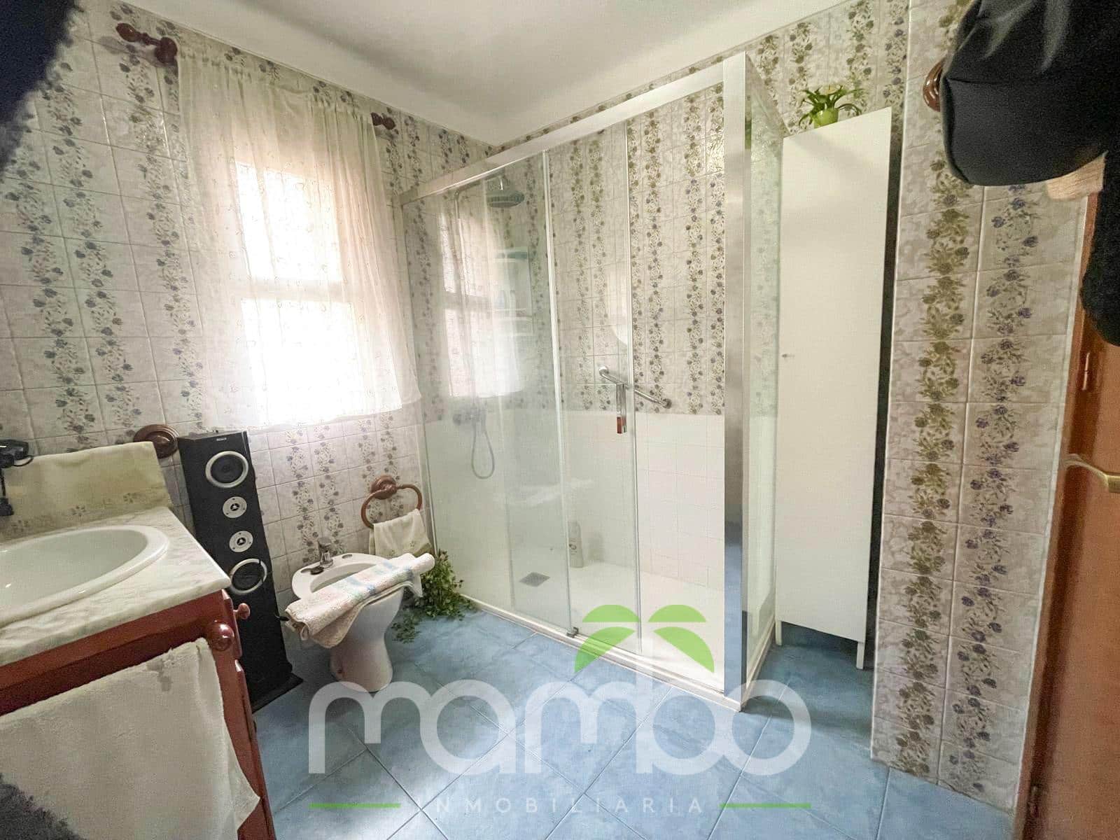 4 bedroom Flat for sale in Velez-Malaga - € 225,000 (Ref: 9484022)