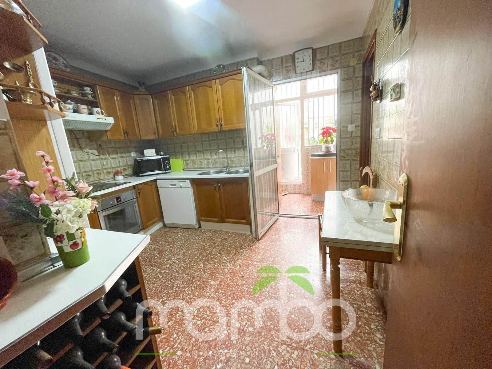 4 bedroom Flat for sale in Velez-Malaga - € 225,000 (Ref: 9484022)