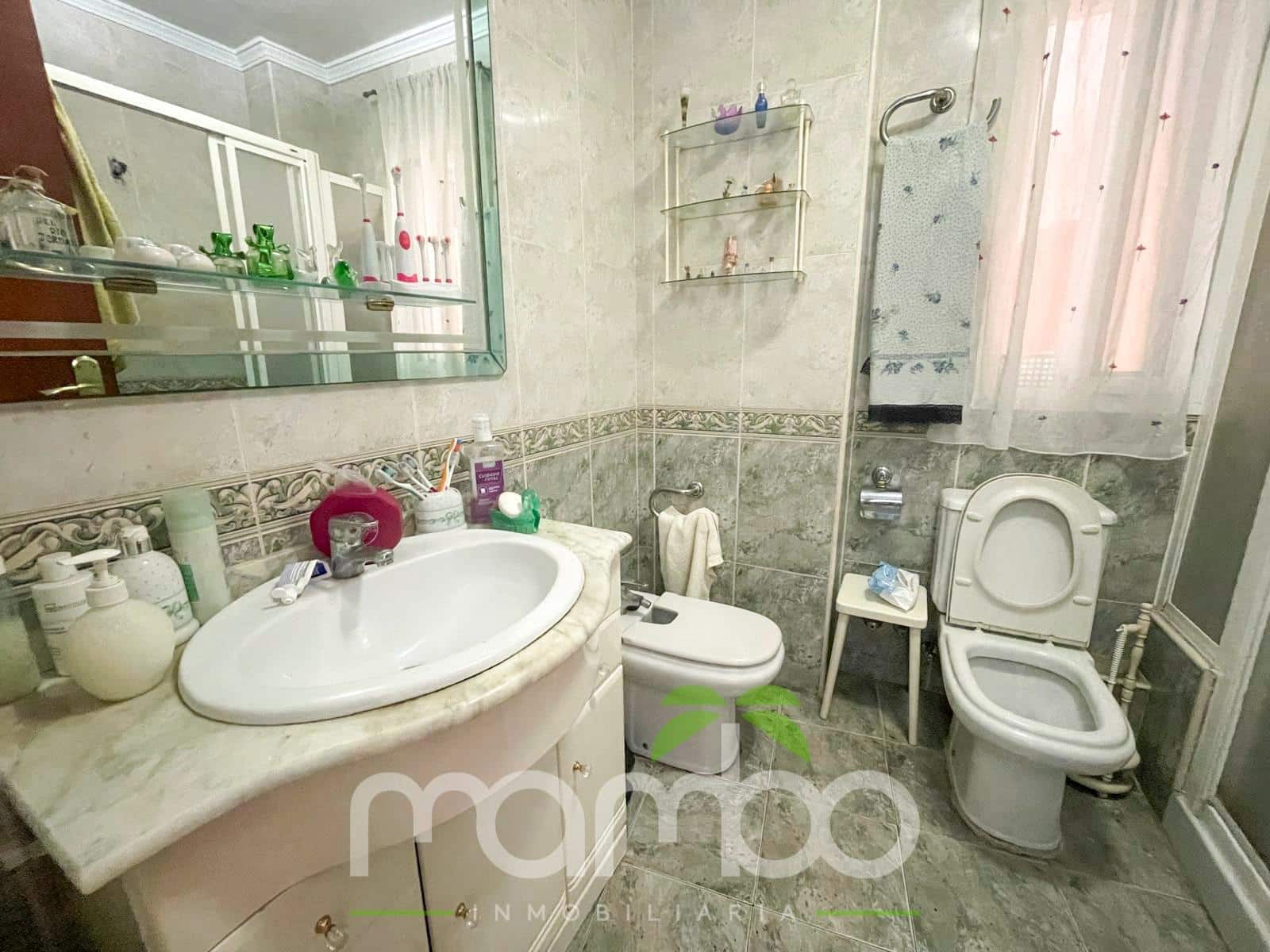 4 bedroom Flat for sale in Velez-Malaga - € 225,000 (Ref: 9484022)