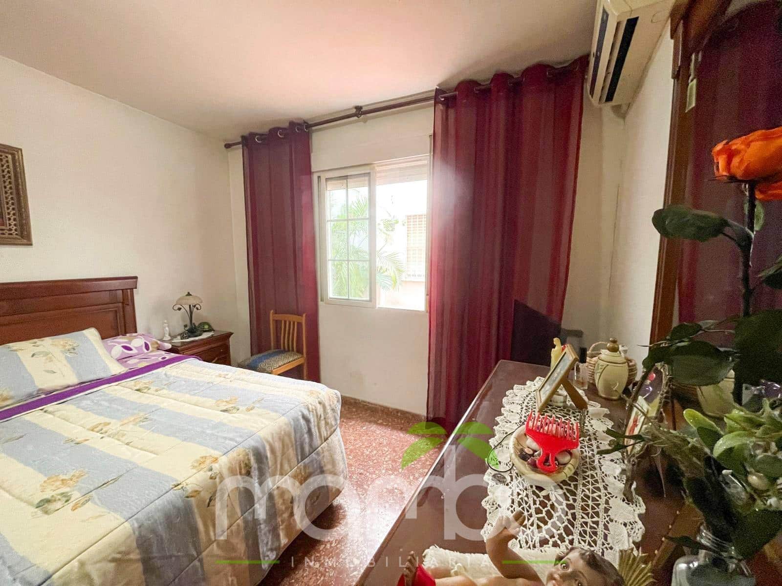 4 bedroom Flat for sale in Velez-Malaga - € 225,000 (Ref: 9484022)