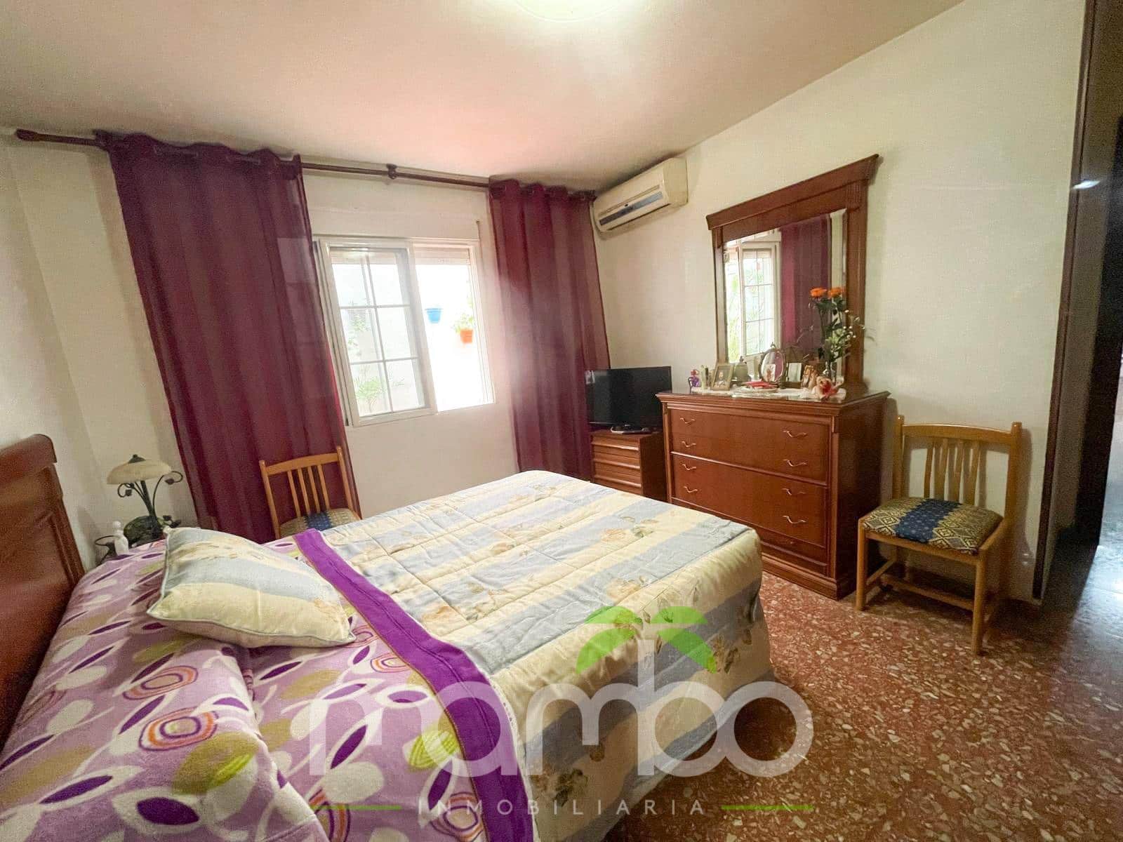 4 bedroom Flat for sale in Velez-Malaga - € 225,000 (Ref: 9484022)