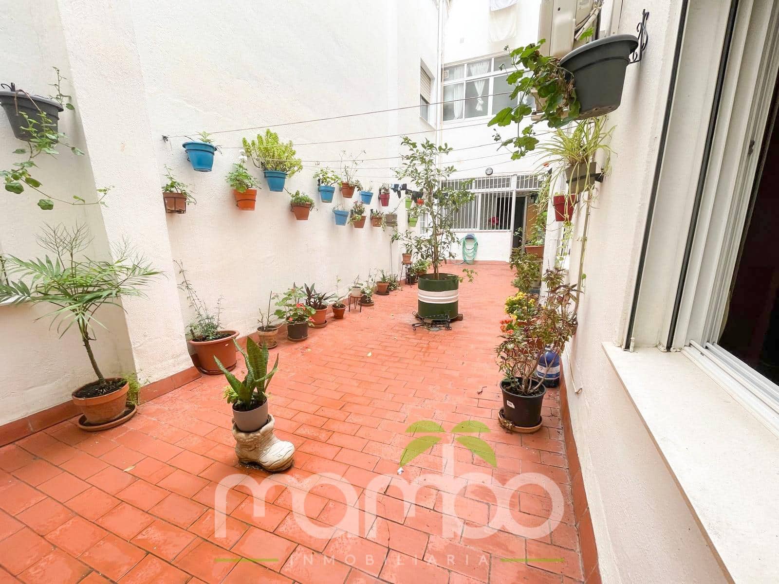 4 bedroom Flat for sale in Velez-Malaga - € 225,000 (Ref: 9484022)