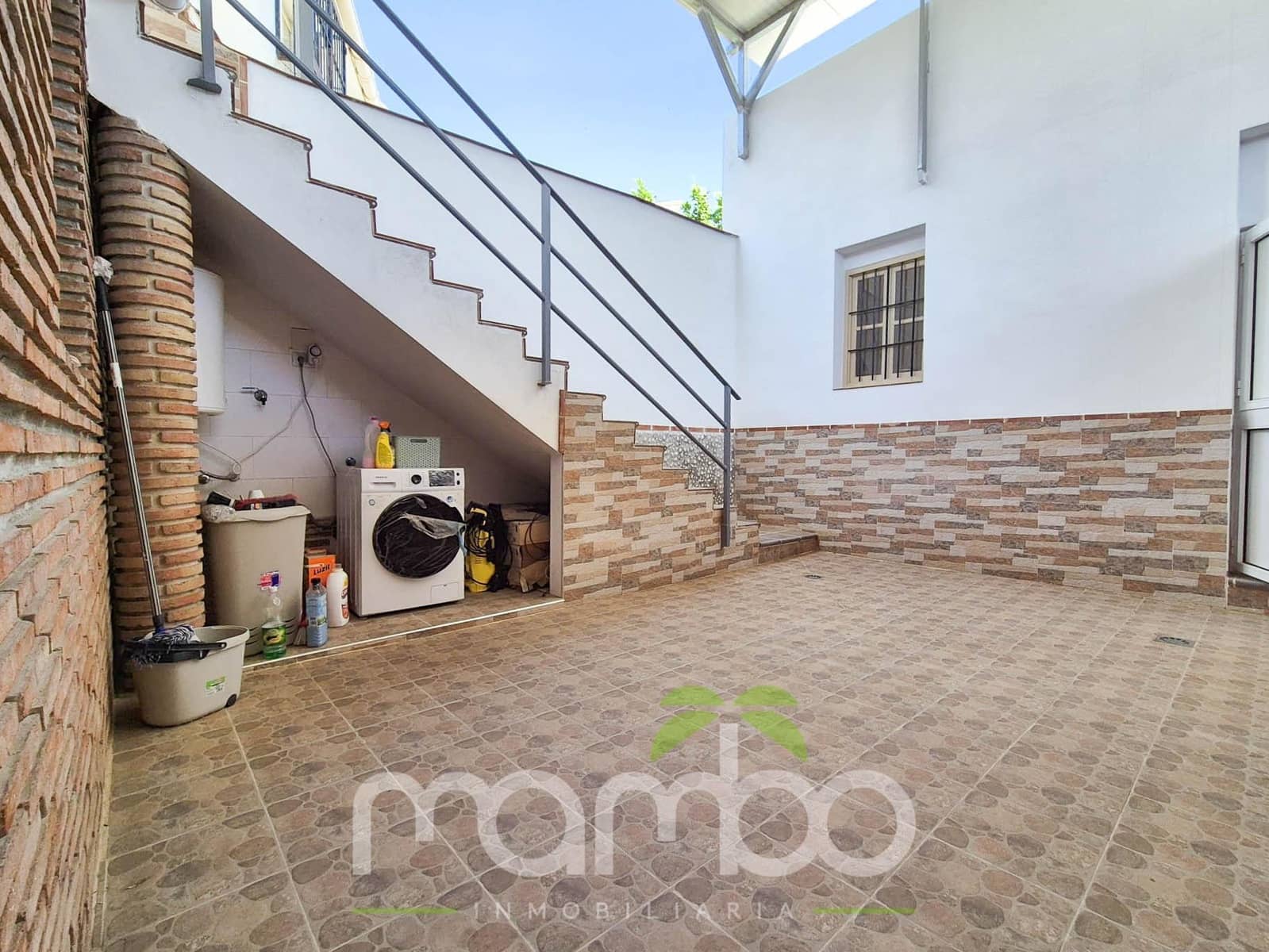 2 bedroom Townhouse for sale in Velez-Malaga with garage - € 270,000 (Ref: 9484023)