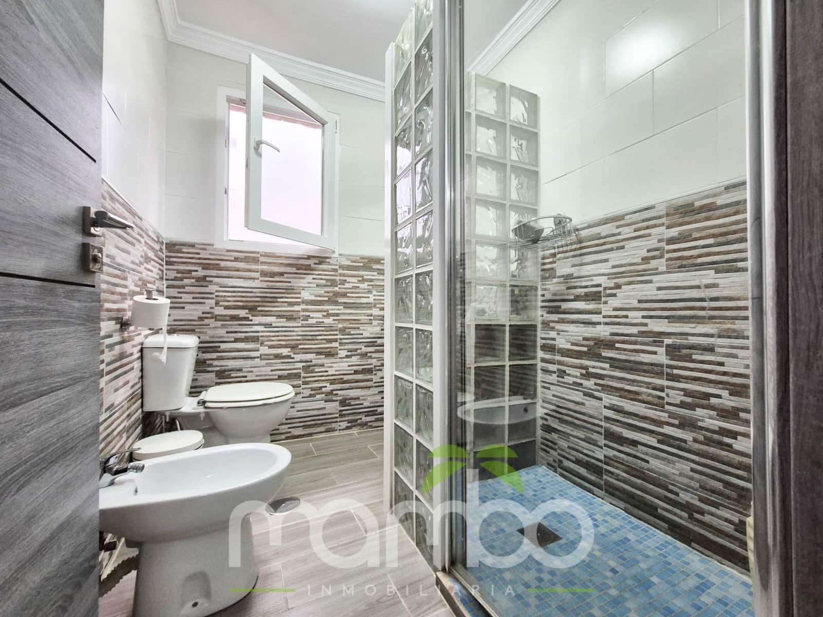 2 bedroom Townhouse for sale in Velez-Malaga with garage - € 270,000 (Ref: 9484023)