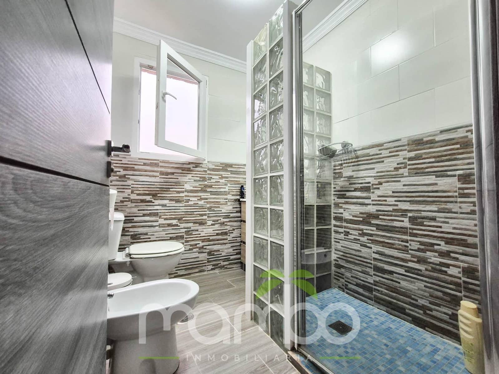 2 bedroom Townhouse for sale in Velez-Malaga with garage - € 270,000 (Ref: 9484023)