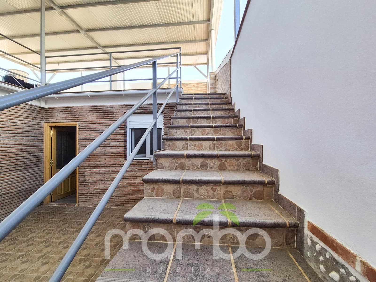 2 bedroom Townhouse for sale in Velez-Malaga with garage - € 270,000 (Ref: 9484023)