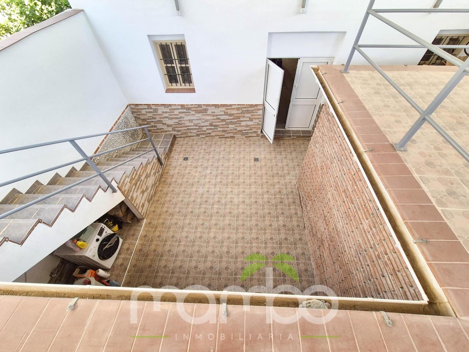 2 bedroom Townhouse for sale in Velez-Malaga with garage - € 270,000 (Ref: 9484023)