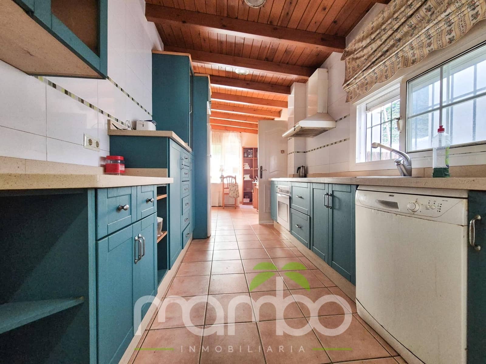 5 bedroom Villa for sale in Torre del Mar with garage - € 430,000 (Ref: 9484025)