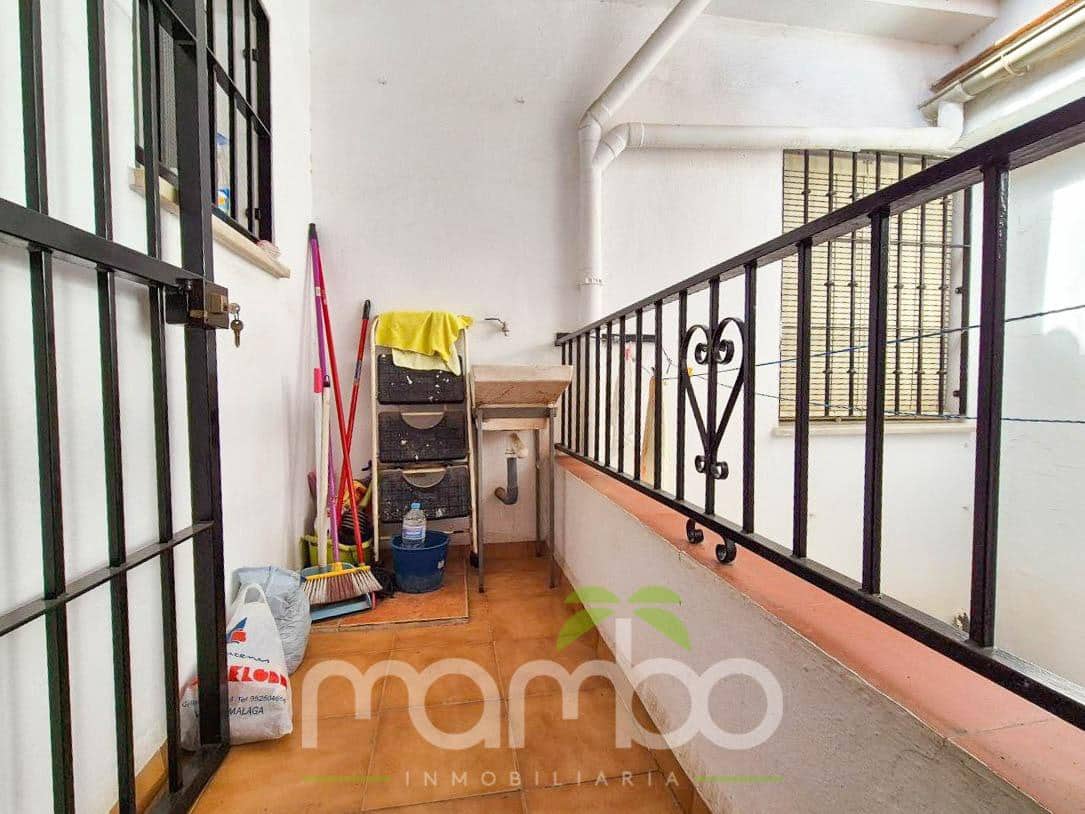 Pareado de 3 habitaciones en Vélez-Málaga en venta con garaje - 330.000 € (Ref: 9484027)