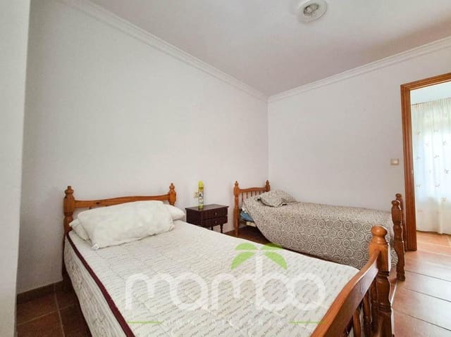 Pareado de 3 habitaciones en Vélez-Málaga en venta con garaje - 330.000 € (Ref: 9484027)