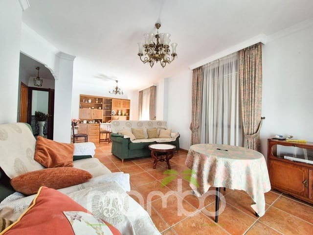 Pareado de 3 habitaciones en Vélez-Málaga en venta con garaje - 330.000 € (Ref: 9484027)