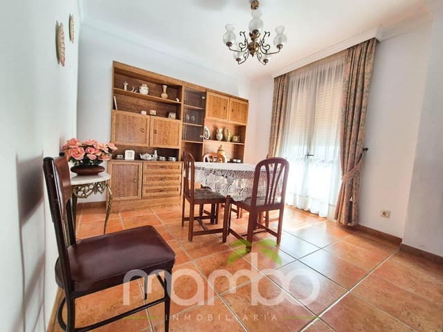 Pareado de 3 habitaciones en Vélez-Málaga en venta con garaje - 330.000 € (Ref: 9484027)