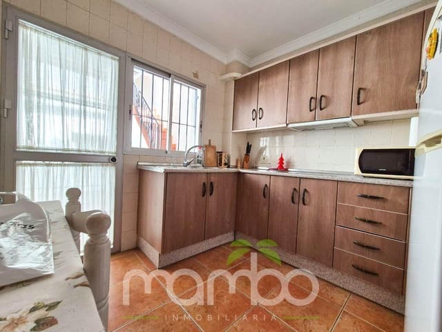 Pareado de 3 habitaciones en Vélez-Málaga en venta con garaje - 330.000 € (Ref: 9484027)