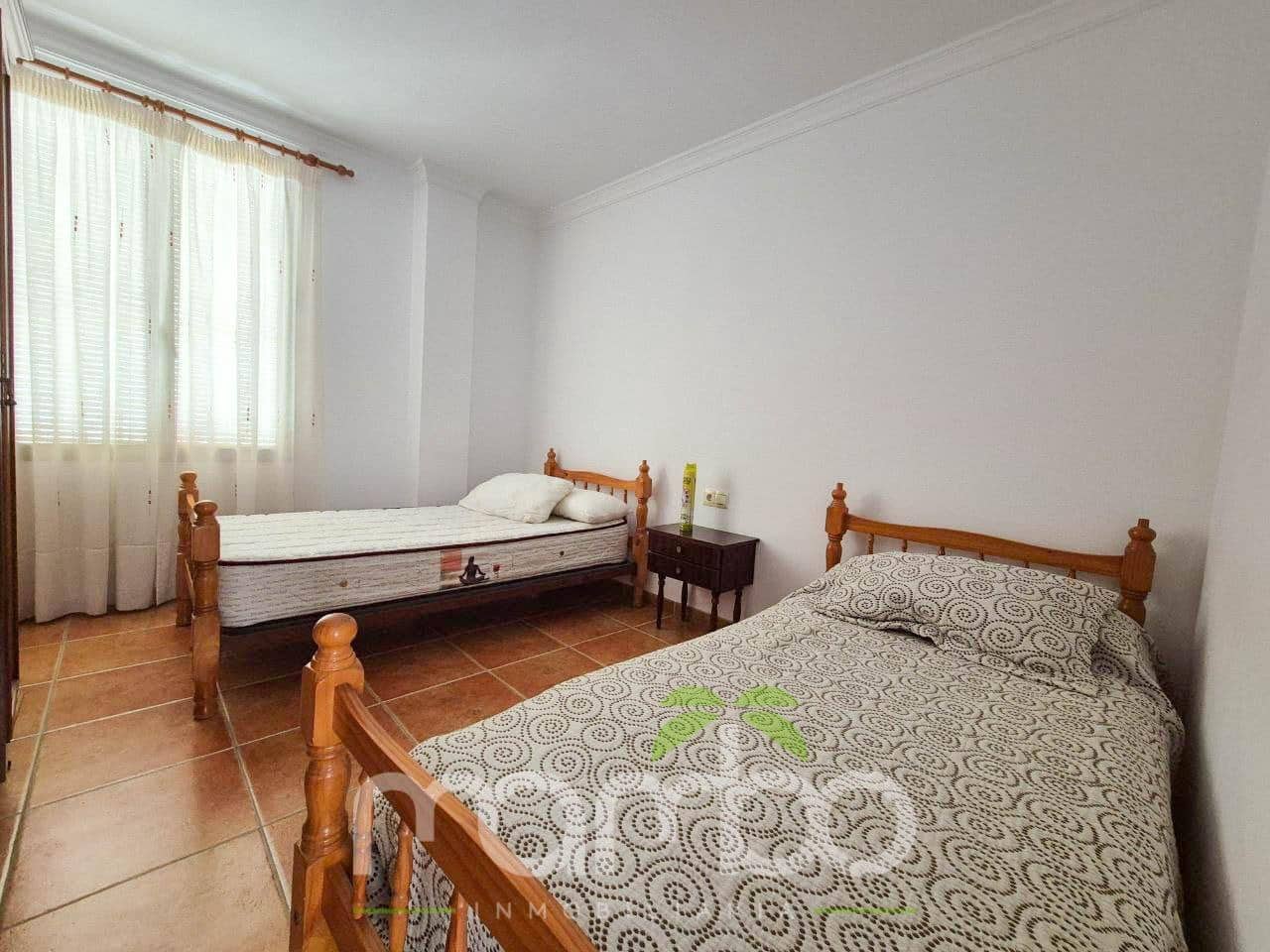 Pareado de 3 habitaciones en Vélez-Málaga en venta con garaje - 330.000 € (Ref: 9484027)