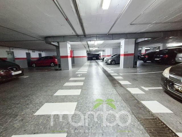 Garaje en Vélez-Málaga en venta - 16.000 € (Ref: 9484029)