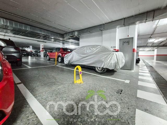 Garaje en Vélez-Málaga en venta - 16.000 € (Ref: 9484029)