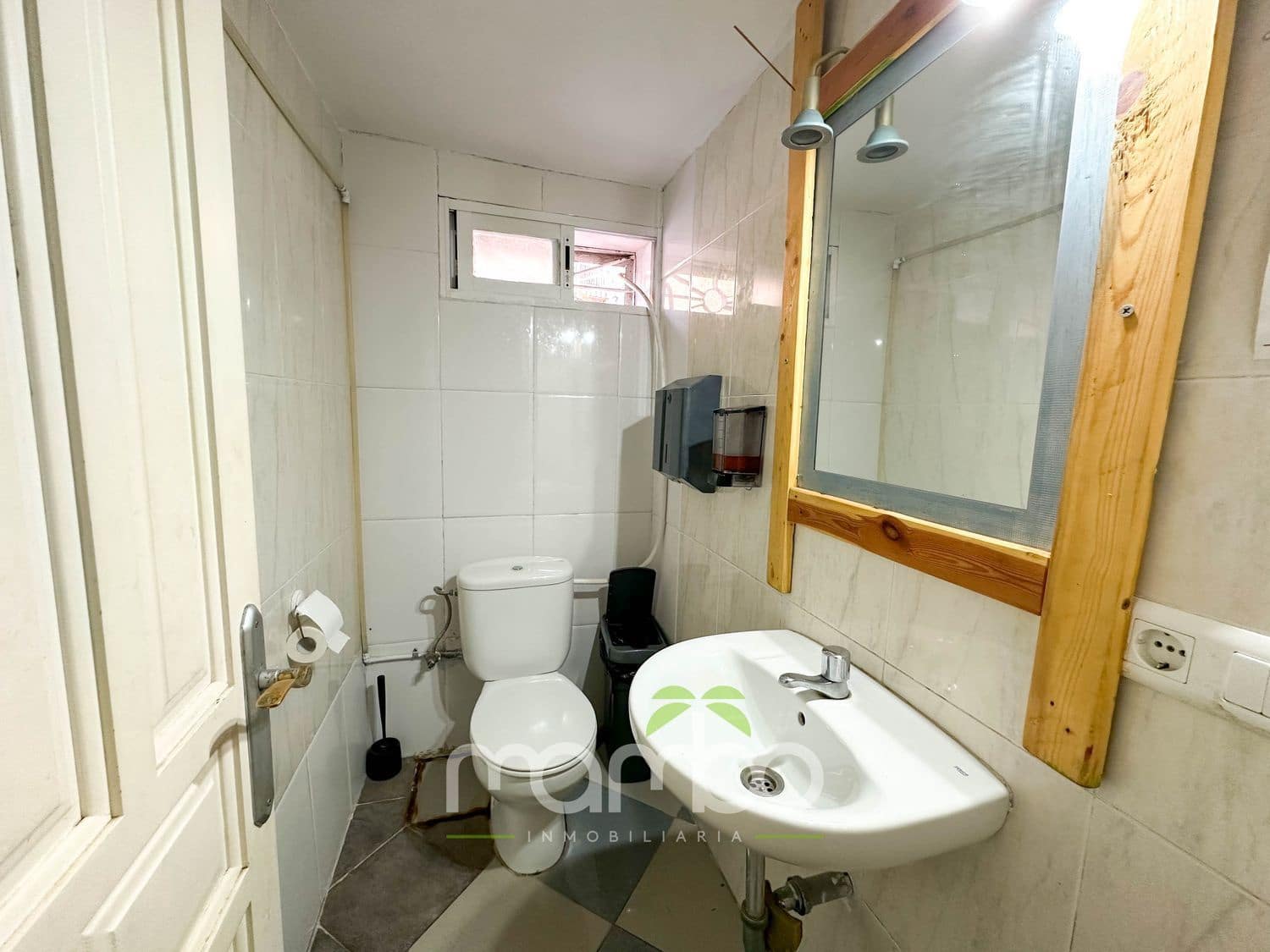 Kommersiell til salgs i Caleta de Velez - € 300 000 (Ref: 9484031)