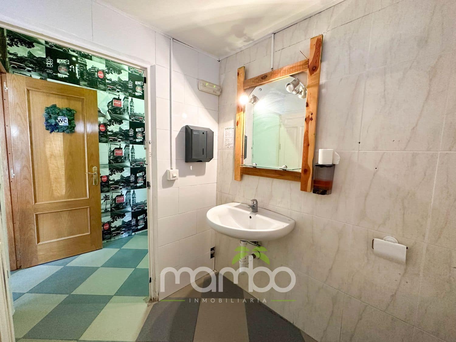 Kommersiell til salgs i Caleta de Velez - € 300 000 (Ref: 9484031)