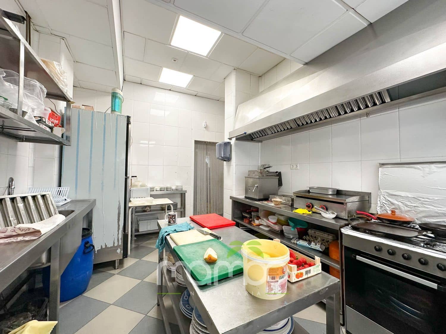 Kommersiell til salgs i Caleta de Velez - € 300 000 (Ref: 9484031)