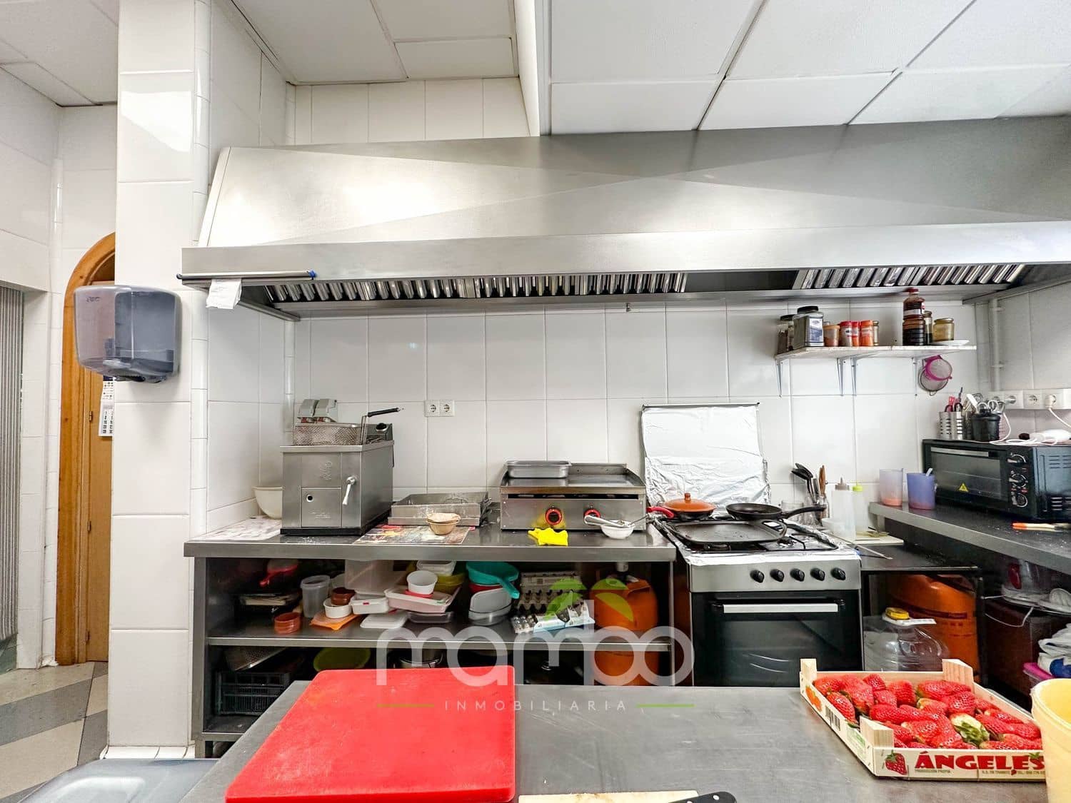 Kommersiell til salgs i Caleta de Velez - € 300 000 (Ref: 9484031)