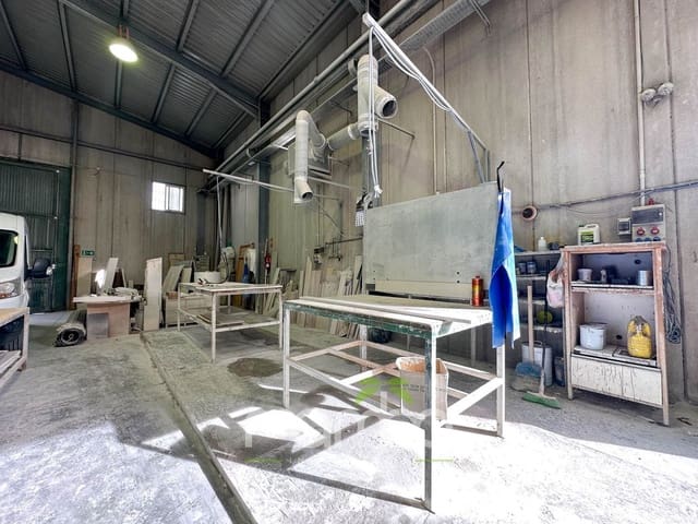 Komercyjne na sprzedaż w Vélez-Málaga - 549 000 € (Ref: 9484032)