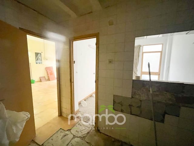 Kaupallinen myytävänä paikassa Torre del Mar, Vélez-Málaga - 129 000 € (Ref: 9484033)