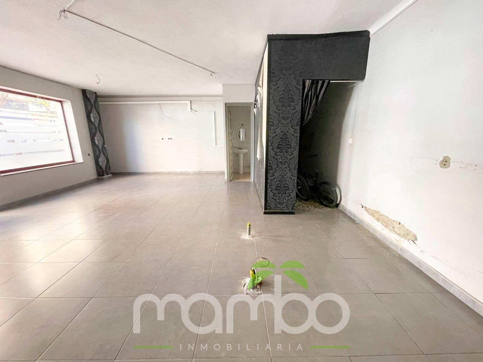 Kaupallinen myytävänä paikassa Velez-Malaga - 150 000 € (Ref: 9484035)