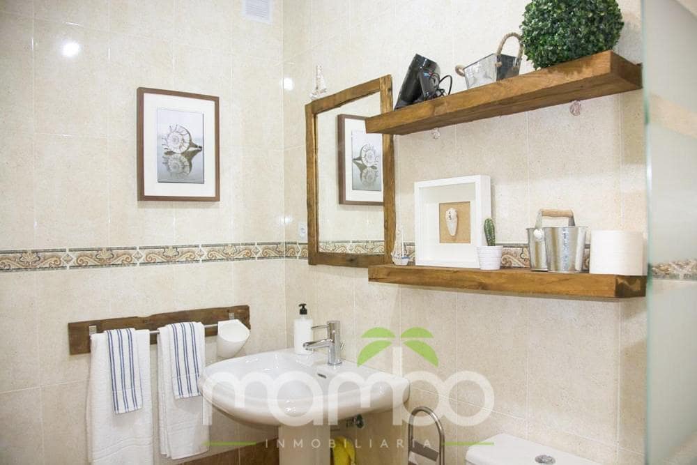 4 slaapkamer Rijtjeshuis te koop in Chilches met garage - € 490.000 (Ref: 9495382)