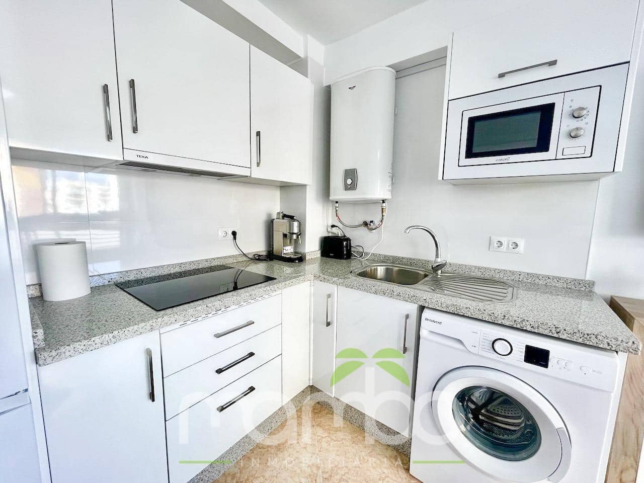 Piso de 2 habitaciones en Torre del Mar en venta con piscina - 250.000 € (Ref: 9497504)