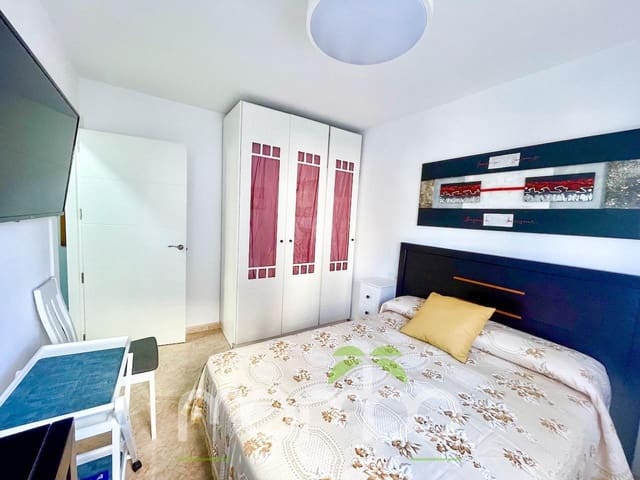 Piso de 2 habitaciones en Torre del Mar, Vélez-Málaga en venta con piscina - 250.000 € (Ref: 9497504)