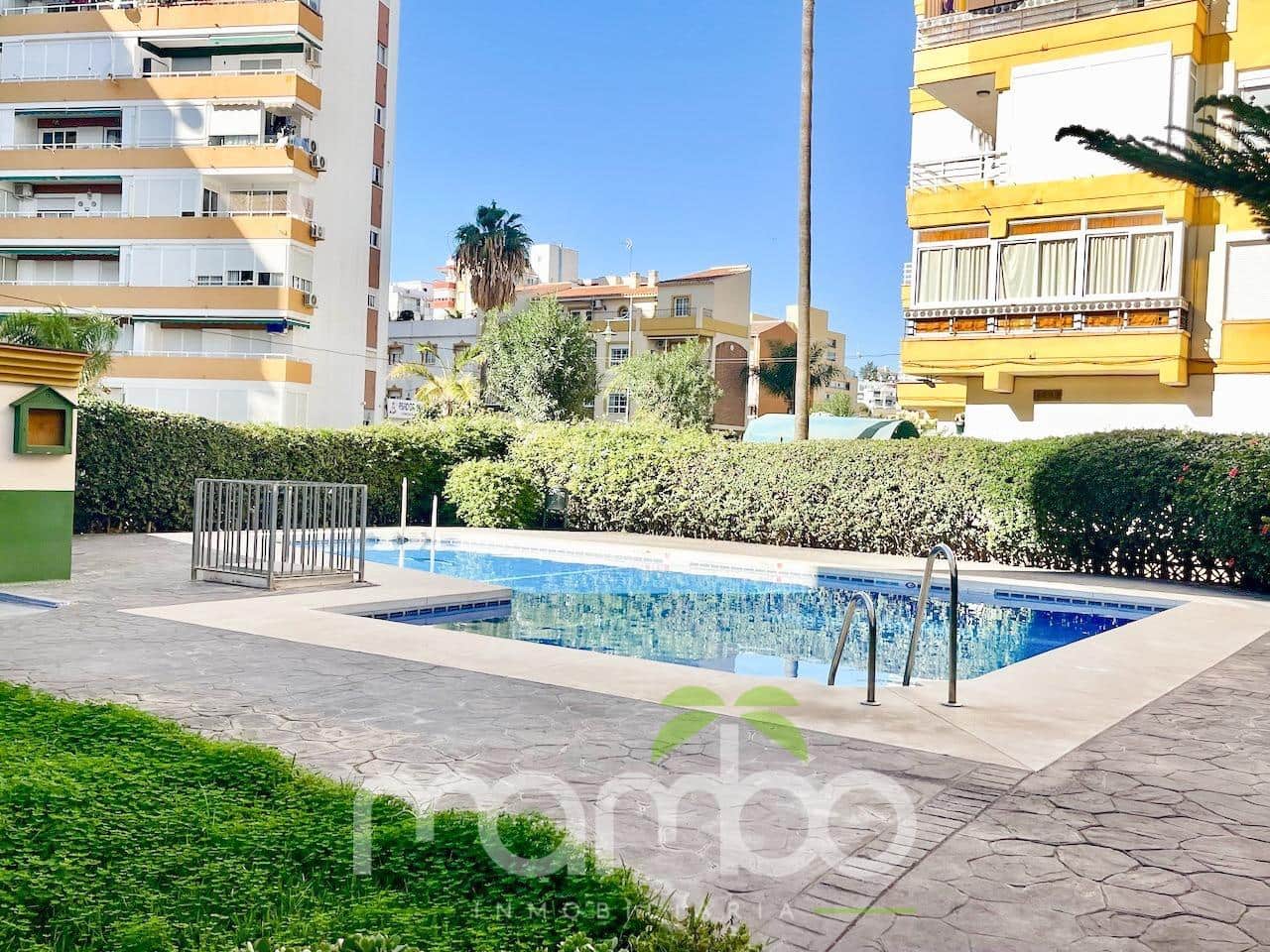 Piso de 2 habitaciones en Torre del Mar en venta con piscina - 250.000 € (Ref: 9497504)