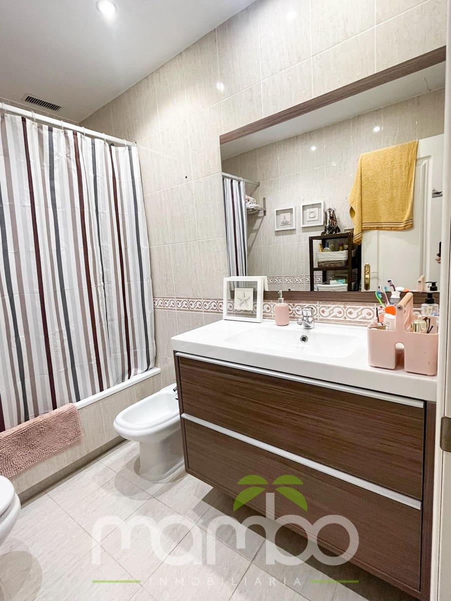 4 camera da letto Villetta Bifamiliare in vendita in Torre del Mar con piscina garage - 485.000 € (Rif: 9513493)