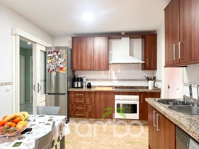 4 camera da letto Villetta Bifamiliare in vendita in Torre del Mar, Vélez-Málaga con piscina garage - 485.000 € (Rif: 9513493)