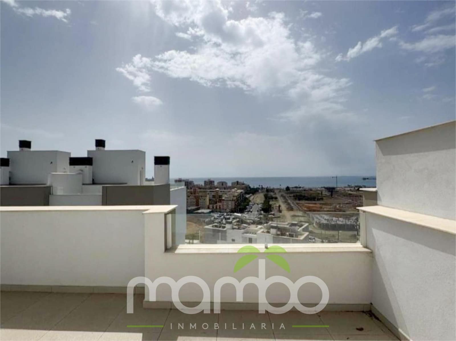 Chalet de 3 habitaciones en Torre del Mar en venta con piscina garaje - 449.000 € (Ref: 9527804)