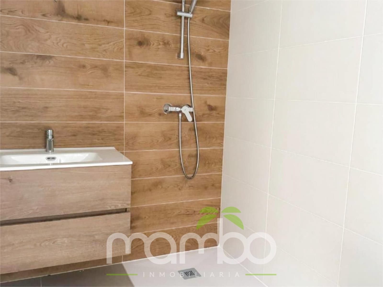 Chalet de 3 habitaciones en Torre del Mar en venta con piscina garaje - 449.000 € (Ref: 9527804)