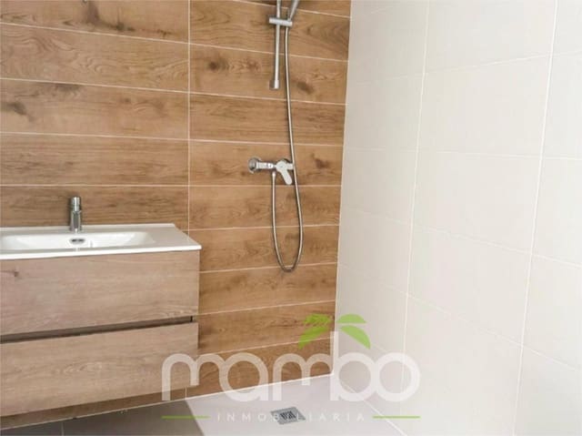 Chalet de 3 habitaciones en Torre del Mar, Vélez-Málaga en venta con piscina garaje - 449.000 € (Ref: 9527804)