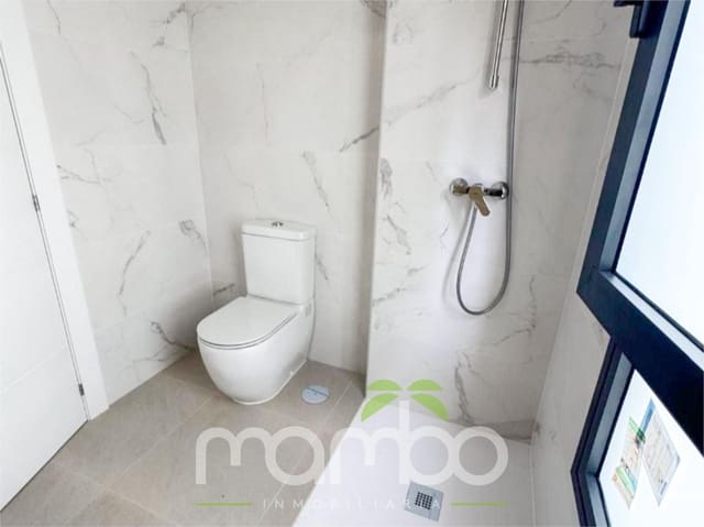 Chalet de 3 habitaciones en Torre del Mar, Vélez-Málaga en venta con piscina garaje - 449.000 € (Ref: 9527804)