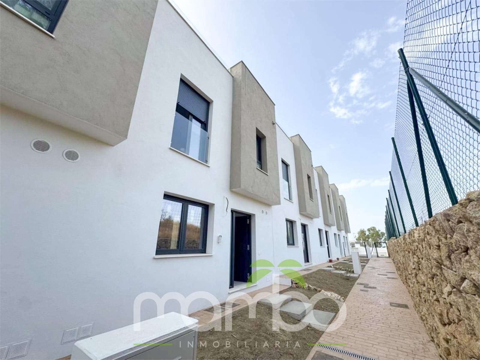 Chalet de 3 habitaciones en Torre del Mar en venta con piscina garaje - 449.000 € (Ref: 9527804)