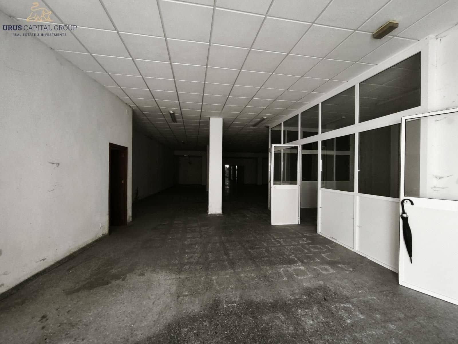 Commercial for sale in Dos Hermanas - € 220,000 (Ref: 9491771)