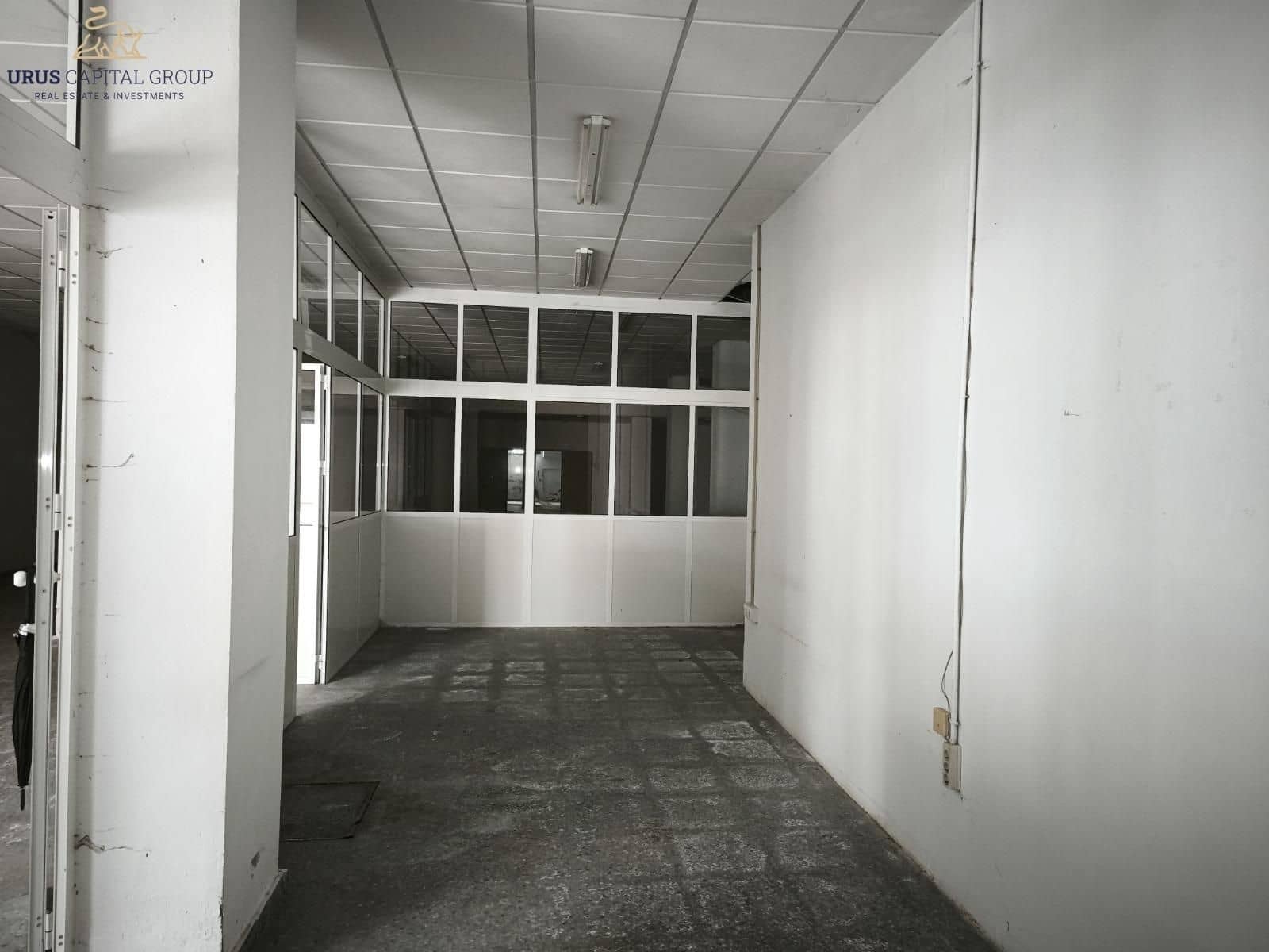 Commercial for sale in Dos Hermanas - € 220,000 (Ref: 9491771)