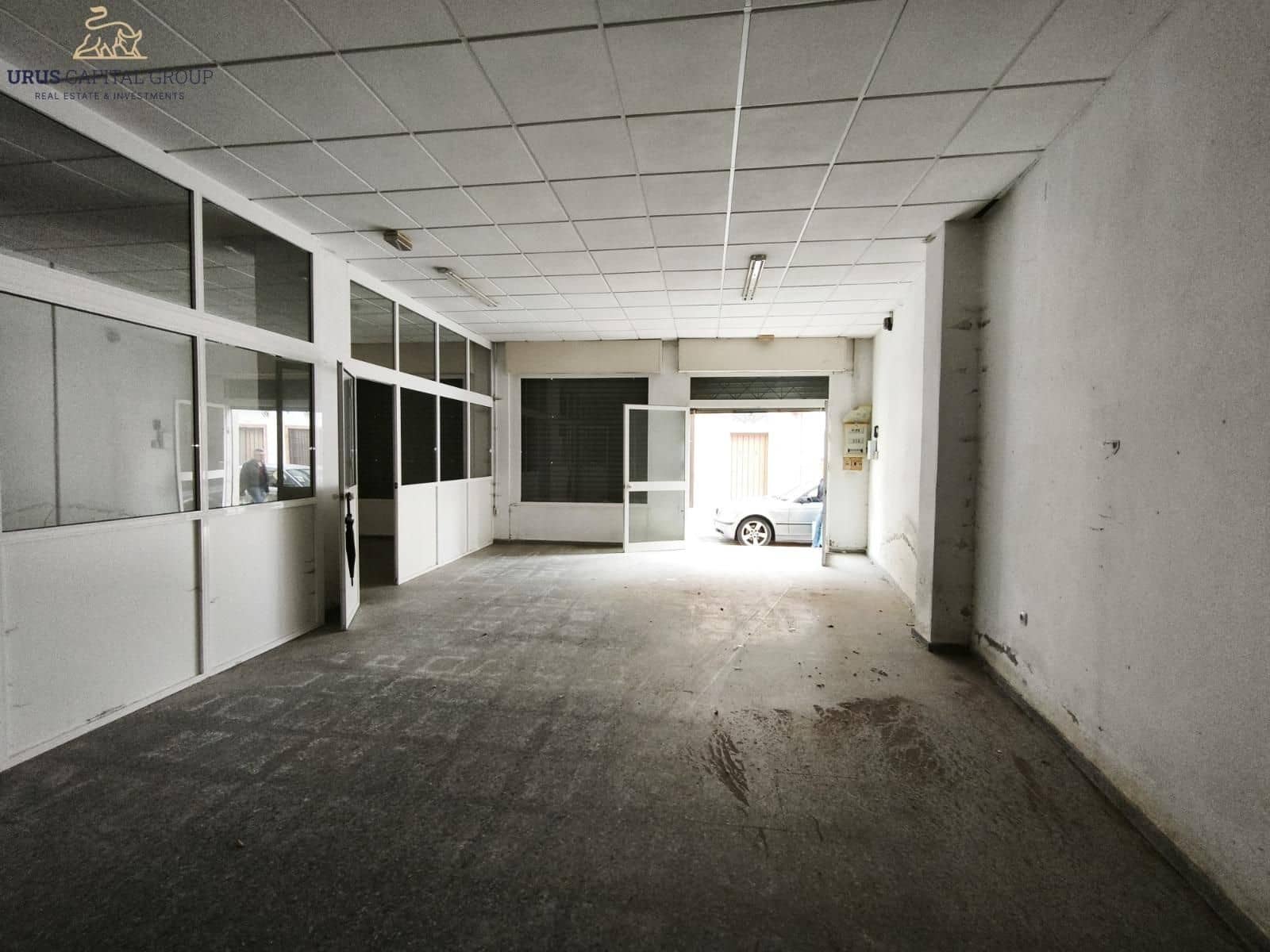 Commercial for sale in Dos Hermanas - € 220,000 (Ref: 9491771)