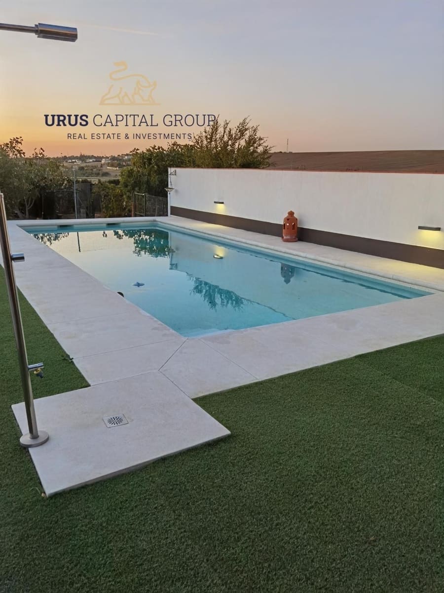 4 sypialnia Willa na sprzedaż w La Carlota z basenem garażem - 275 000 € (Ref: 9491779)