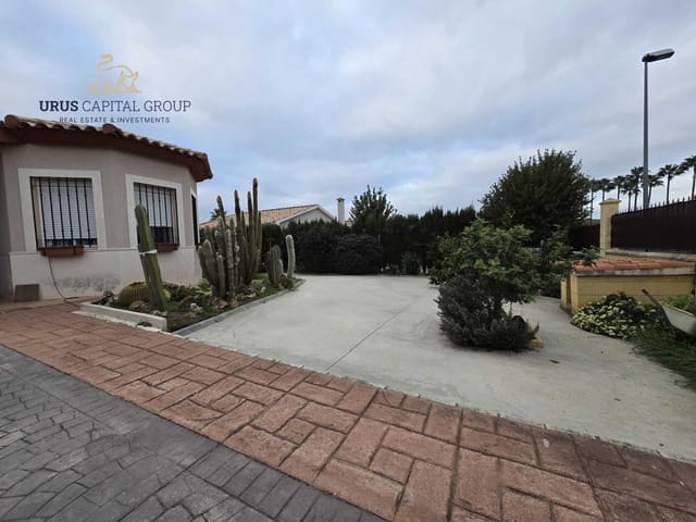 4 sypialnia Willa na sprzedaż w La Carlota z basenem garażem - 275 000 € (Ref: 9491779)