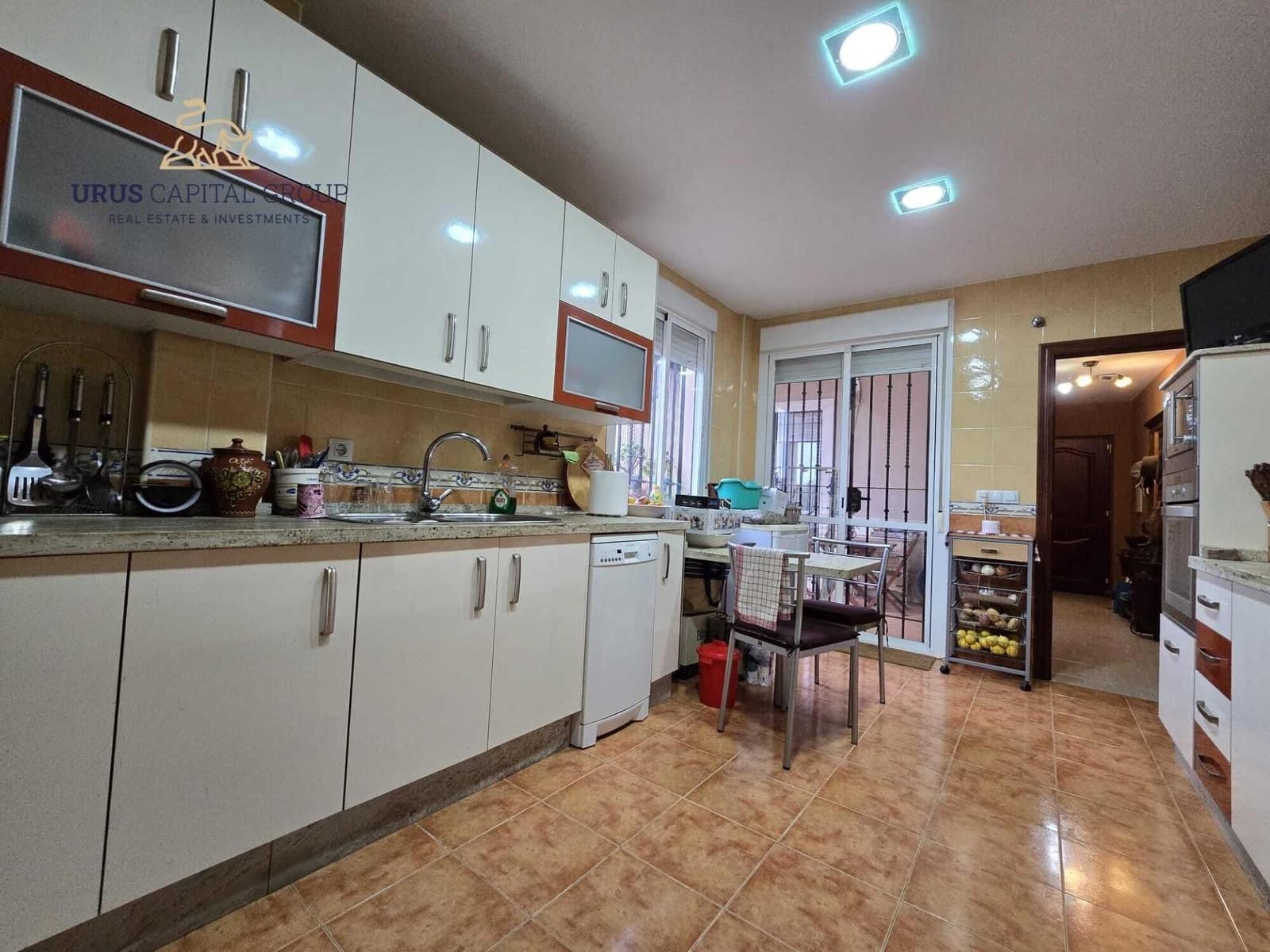 4 sypialnia Willa na sprzedaż w La Carlota z basenem garażem - 275 000 € (Ref: 9491779)