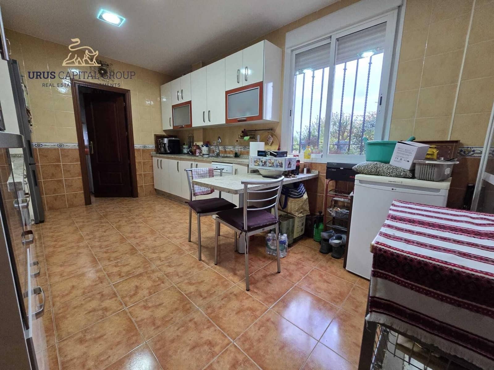 4 sypialnia Willa na sprzedaż w La Carlota z basenem garażem - 275 000 € (Ref: 9491779)